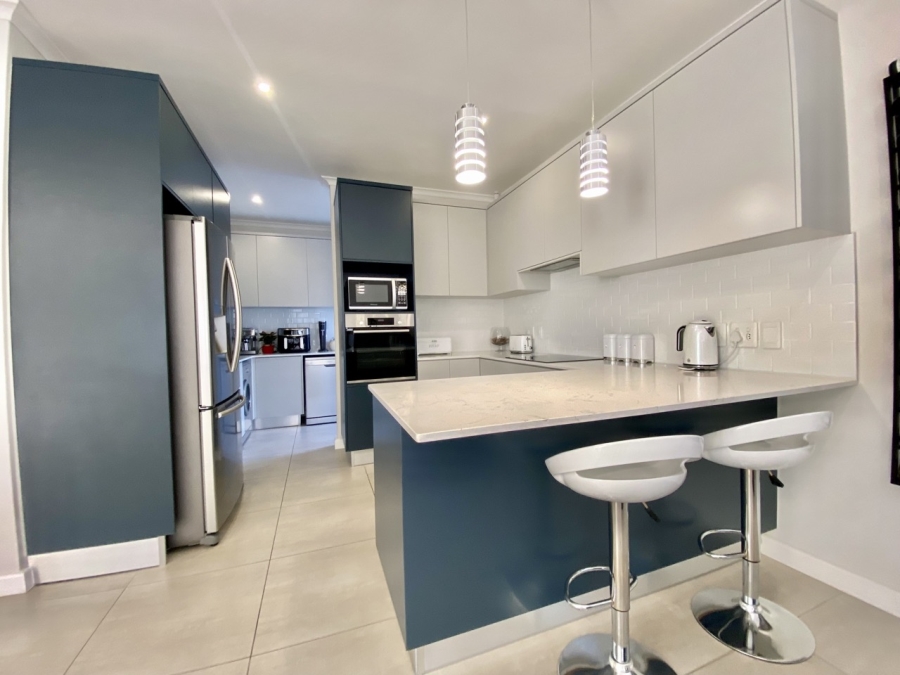 To Let 3 Bedroom Property for Rent in Sandown Western Cape